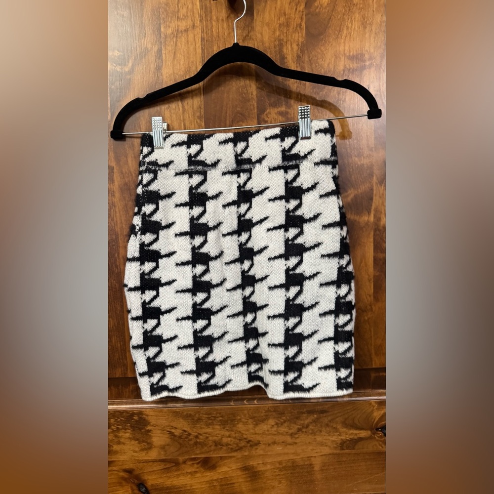 Judith March Houndstooth Winter Skirt - Picture 2 of 2
